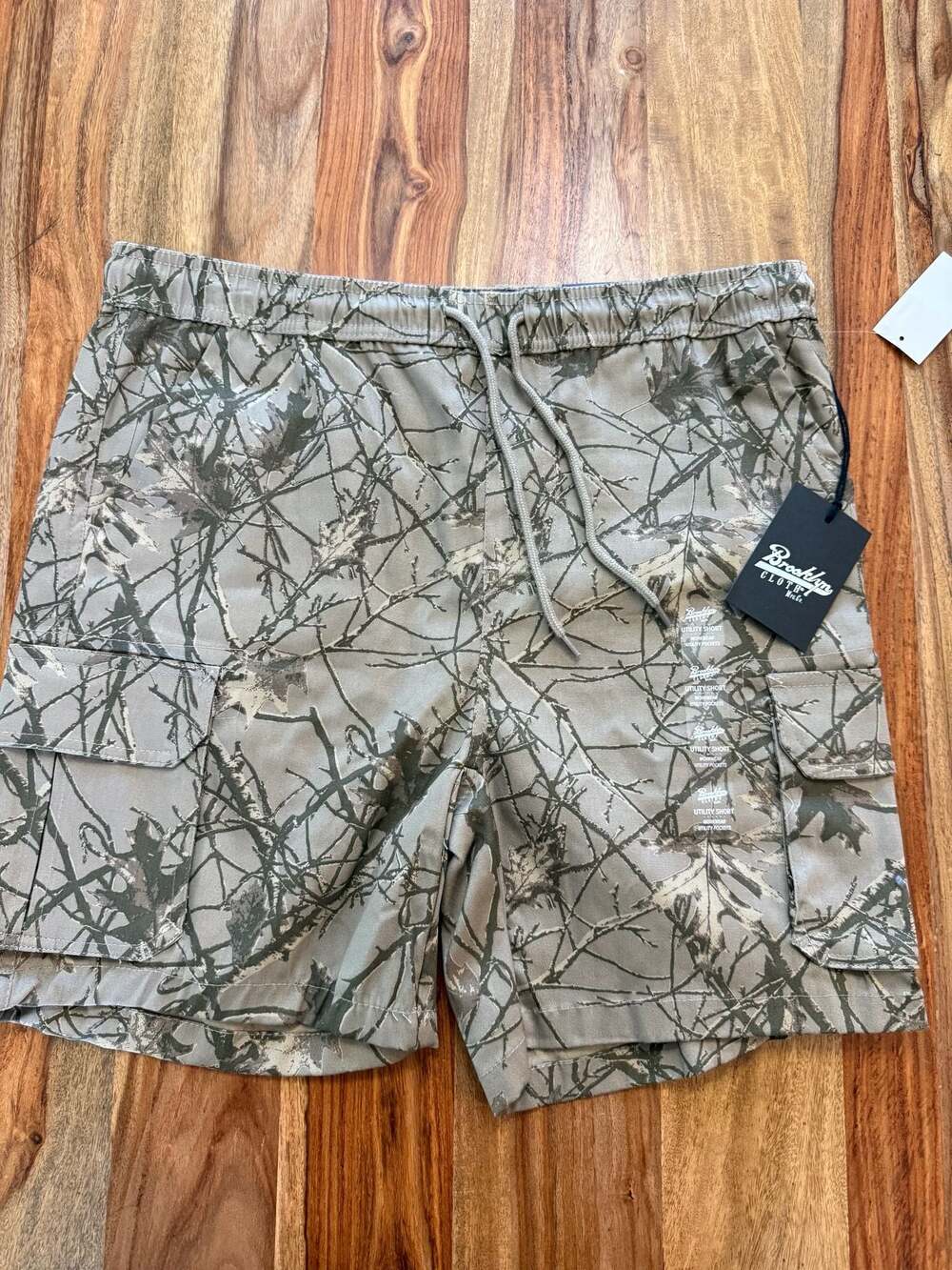 Brooklyn Cloth Utility Short in Tree Branch Camo Size Medium
